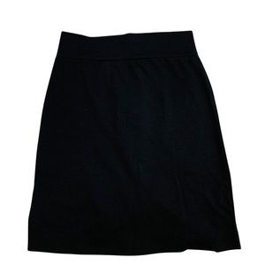Joe Fresh size 4 women’s black skirt with zipper at the back